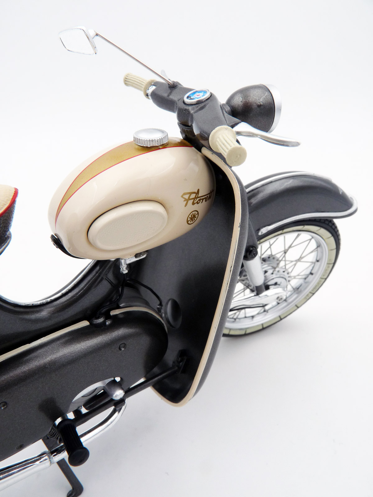 Schuco-450658600-6-Kreidler-Florett-Super-K54-mit-Beinschild-anthrazit-grau-metallic-nepalbeige