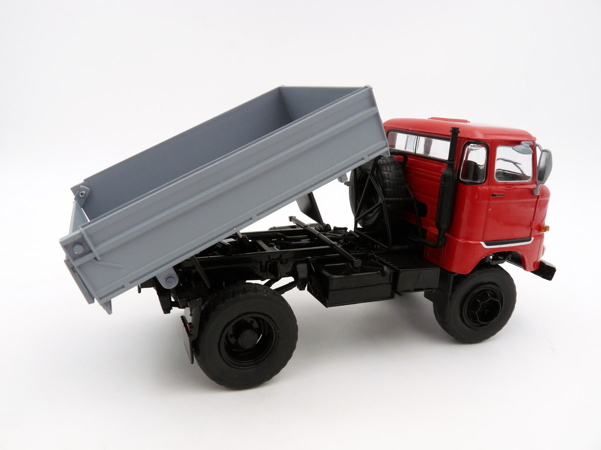 Schuco-32U00002-2-IFA-W50-Kipper-rot-grau-DDR-LKW-VEB-Industrieverband-Fahrzeugbau-Ludwigsfelde