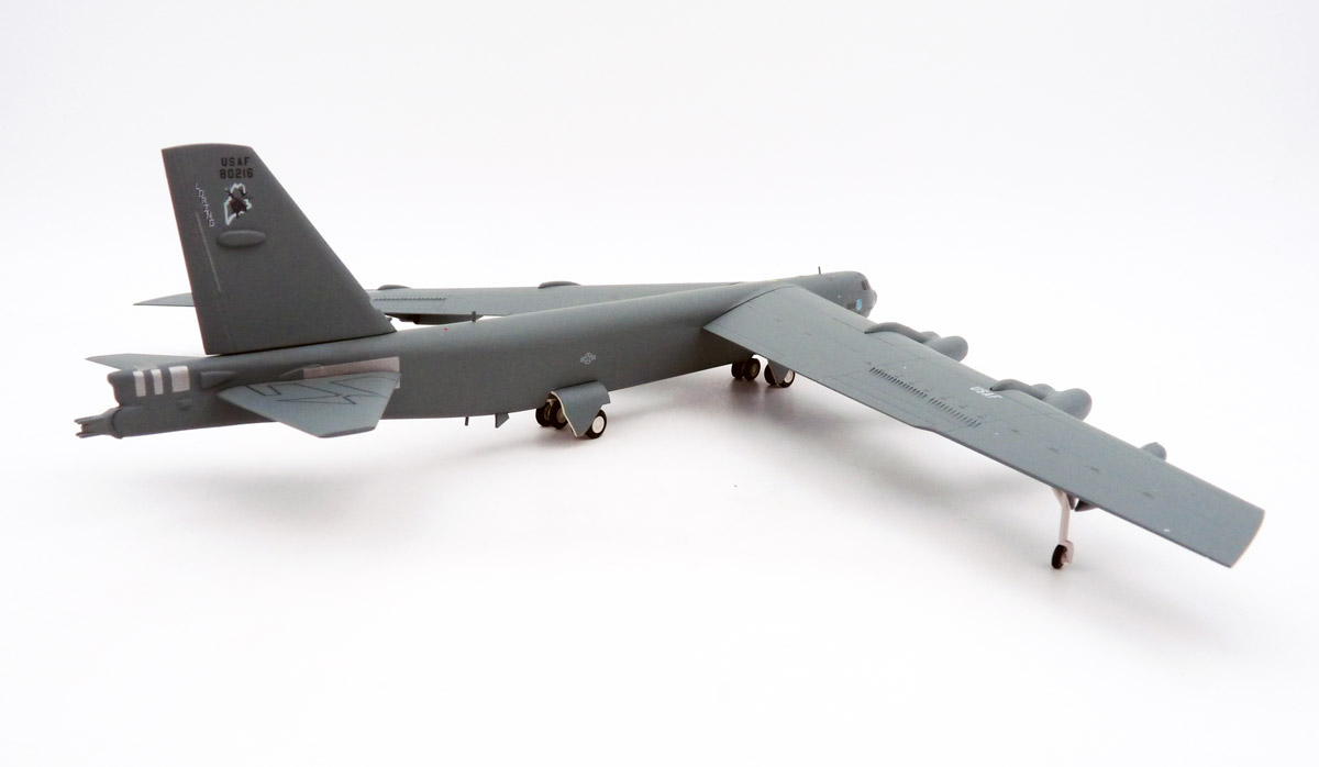 herpa-572002-2-US-Air-Force-Boeing-B-52G-Stratofortress-42nd-Bombardment-Wing-Loring-Air-Base-Operation-Desert-Storm-Reg-58-0216-Thunder-Struck