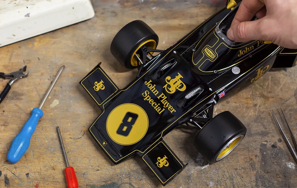 pocher-HK114-5-Lotus-72D-Emerson-Fittipaldi-1972-British-GP-1-zu-8-Großmodell pocher-HK114-5-Lotus-72D-Emerson-Fittipaldi-1972-British-GP-1-zu-8-Großmodell