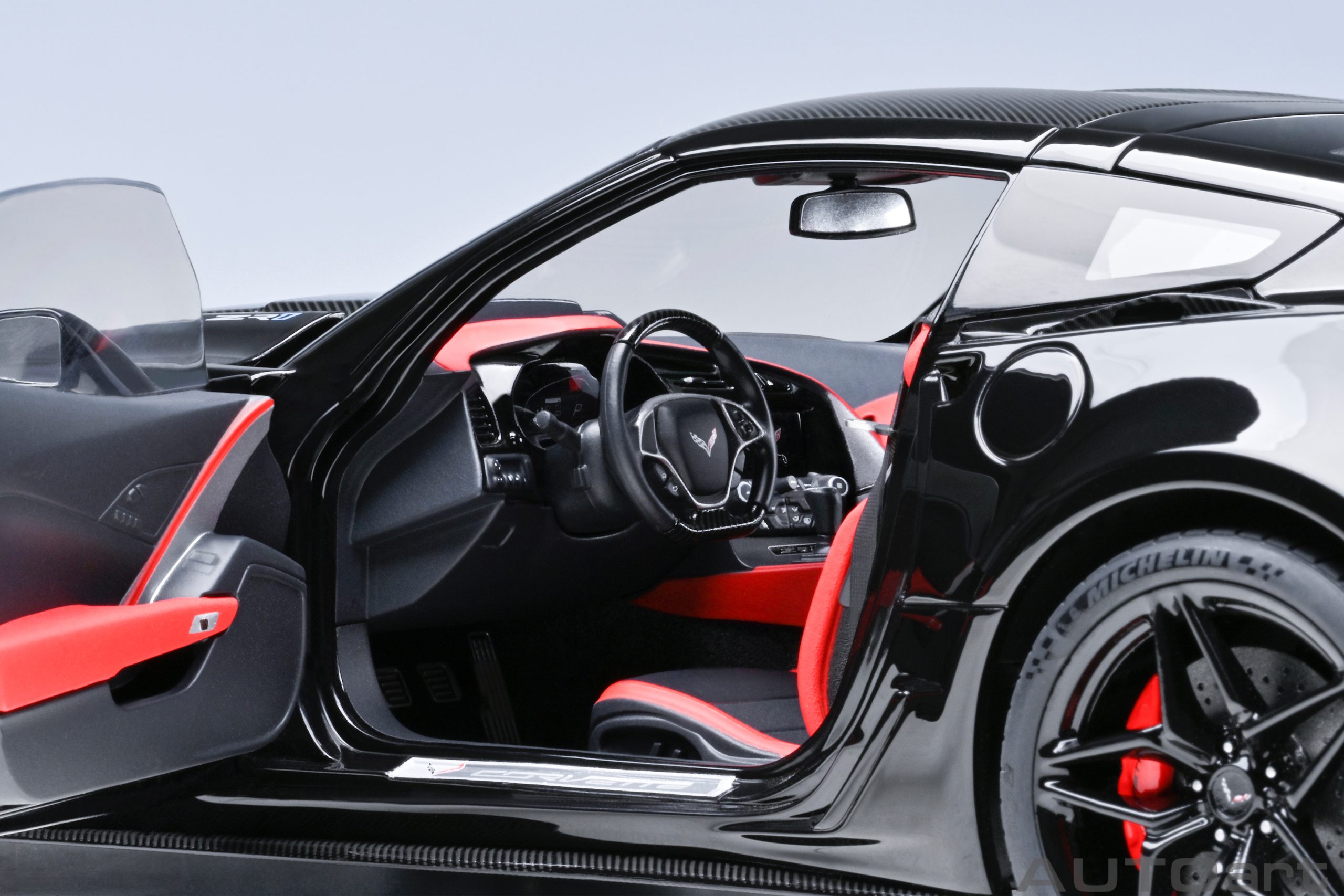 autoart-71276-3-Chevrolet-Corvette-ZR1-C7-2019-gloss-black-Cockpit