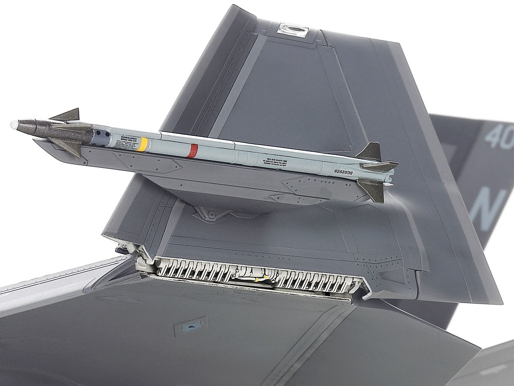 tamiya-61127-9-Lockheed-Martin-F-35C-Lightning-II-Plastikmodellbausatz