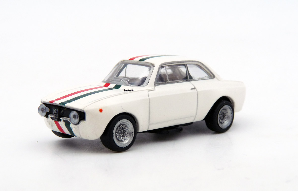 brekina-29705-Alfa-Romeo-GTA-1300-Italia-tricolore-bianco