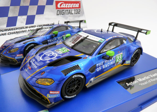 carrera-20030995-Aston-Martin-Vantage-GT3-The-heart-of-racing-23-Roman-Ian-Darren