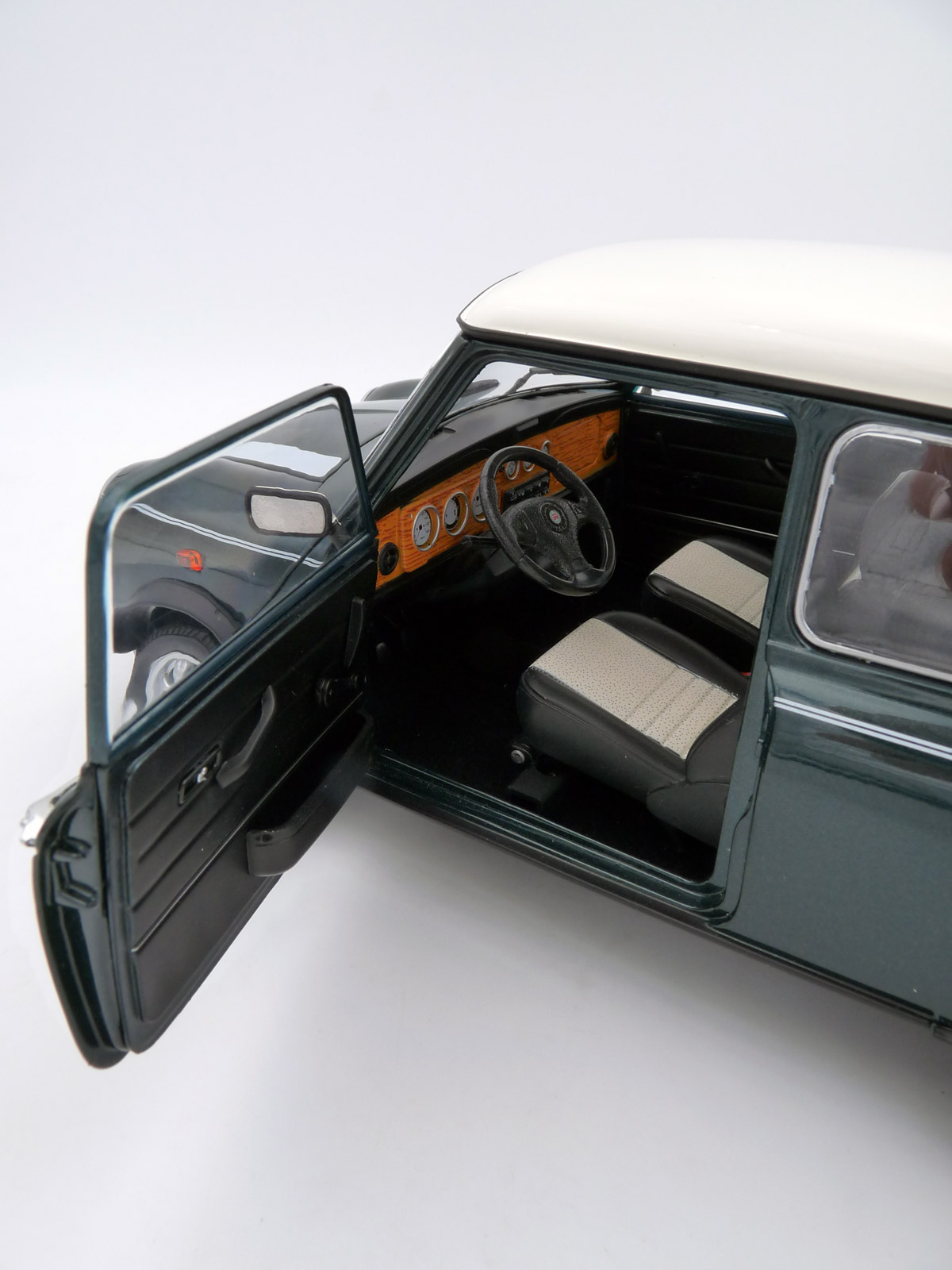 schuco-450671500-5-Rover-Mini-Cooper-1300-MkII-MPi-Einspritzer-Cooper-british-racing-green-weiß-12-Zoll-Minilite-Türscharniere schuco-450671500-5-Rover-Mini-Cooper-1300-MkII-MPi-Einspritzer-Cooper-british-racing-green-weiß-12-Zoll-Minilite-Türscharniere