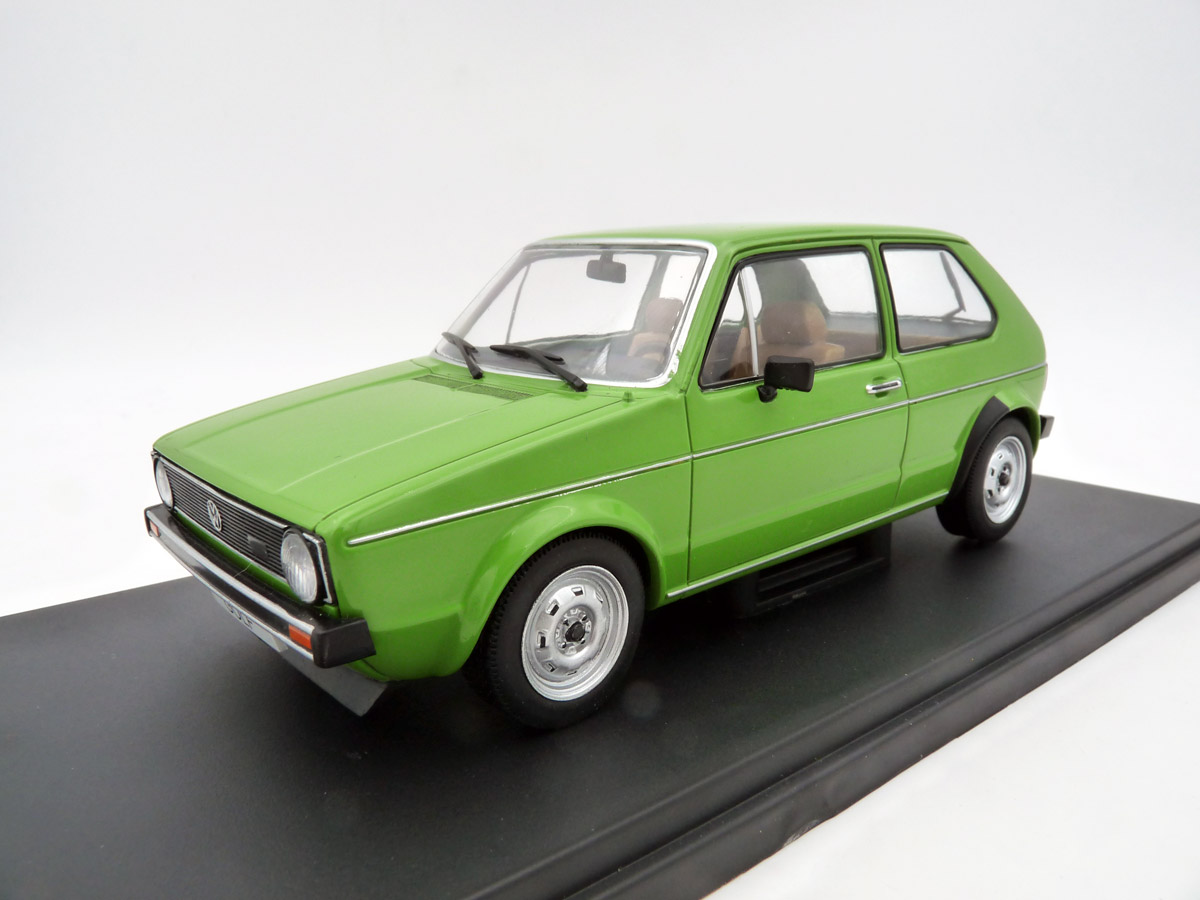 Whitebox-WB124264-1-Volkswagen-VW-Golf-I-L-lofotengrün-vorne