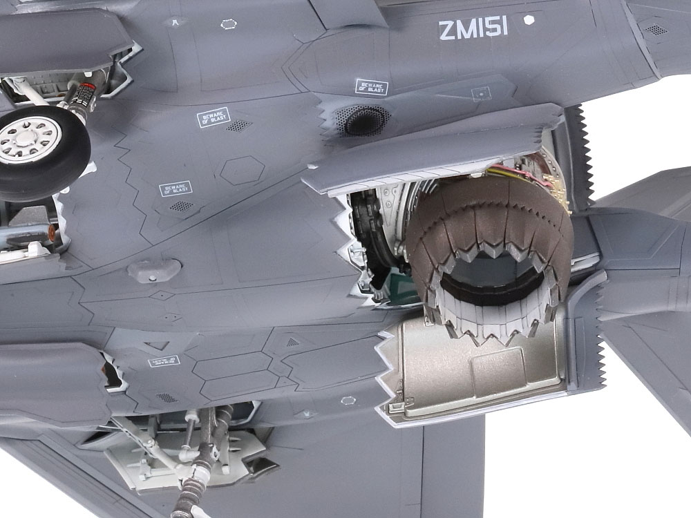 tamiya-60793-5-Lockheed-Martin-F-35B-Lightning-II-Triebwerk