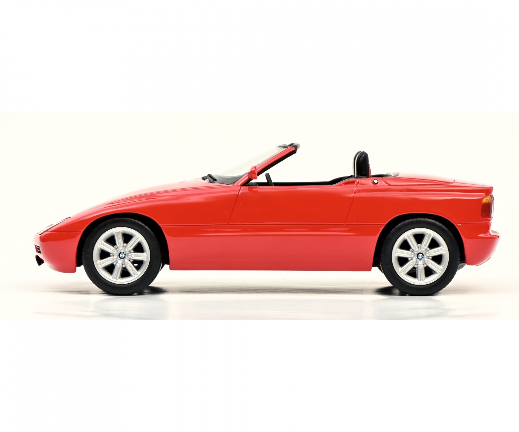 schuco-450026400-4-BMW-Z1-Roadster-toprot-Auspuffanlage-integriert-Aerodynamik