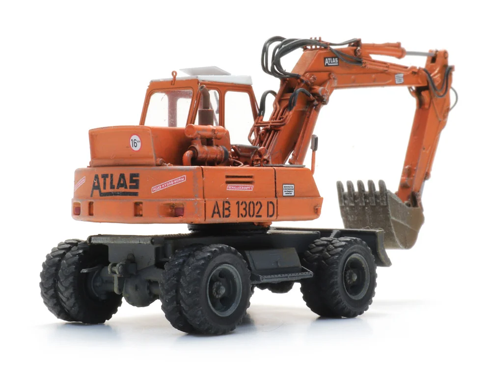 Artitec-387633-4-Atlas-1302-Mobilbagger-orange-Modell-hinten-Radantrieb