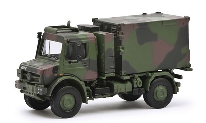 schuco452666000-1-Mercedes-Benz-Unimog-U-5023-Kofferaufbau-Bundeswehr-Flecktarn-BW