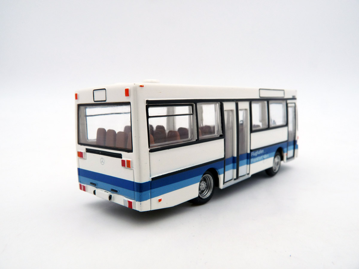 Brekina-52280-2-Mercedes-MB-O-402-Vorfeld-Shuttlebus-Flughafen-Frankfurt-Main-AG-FAG-1985-hinten
