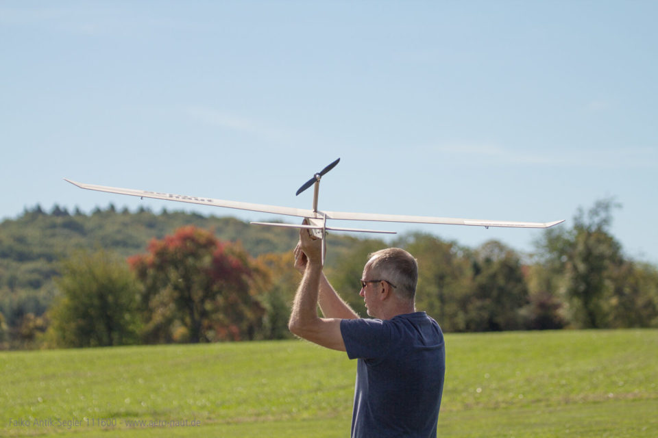 aero-naut-1116-00-9-Falko-Antik-Segelflugmodell-Handstart aero-naut-1116-00-9-Falko-Antik-Segelflugmodell-Handstart