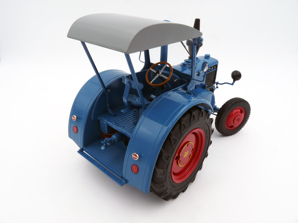 schuco-450062300-2-Lanz-Bulldog-mit-Dach-blau-hinten