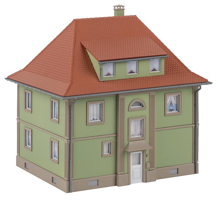 faller-130682-4-Wohnhaus-Kirchstrasse-5-Walmdach-Aufschieblinge-Biberschwanz