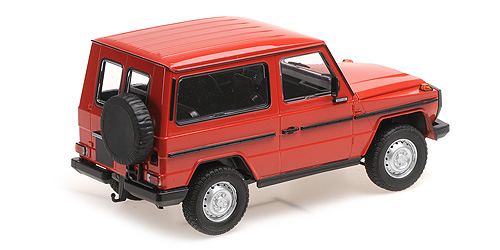 minichamps-15503802-2-Mercedes-Benz-G-Modell-W460-SWB-kurzer-Radstand-1980-rot