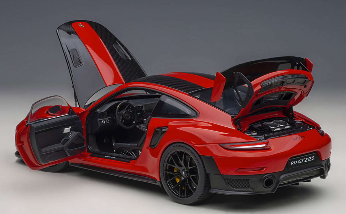autoart-78173-8-Porsche-911-GT2-RS-Weissach-Package-guards-red-991-2 autoart-78173-8-Porsche-911-GT2-RS-Weissach-Package-guards-red-991-2