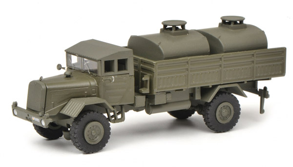 schuco-452642400-Mercedes-Benz-LG315-Tankwagen-Bundeswehr-Kalter-Krieg