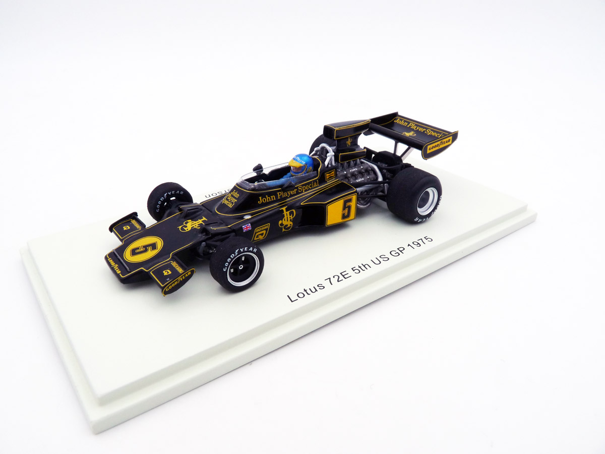 spark-S7298-1-Lotus-72E-5th-place-US-GP-1975-Ronnie-Peterson
