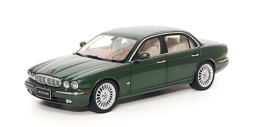 almost-real-810502-1-Jaguar-XJ6-X350-Racing-Green-Kühlergrill