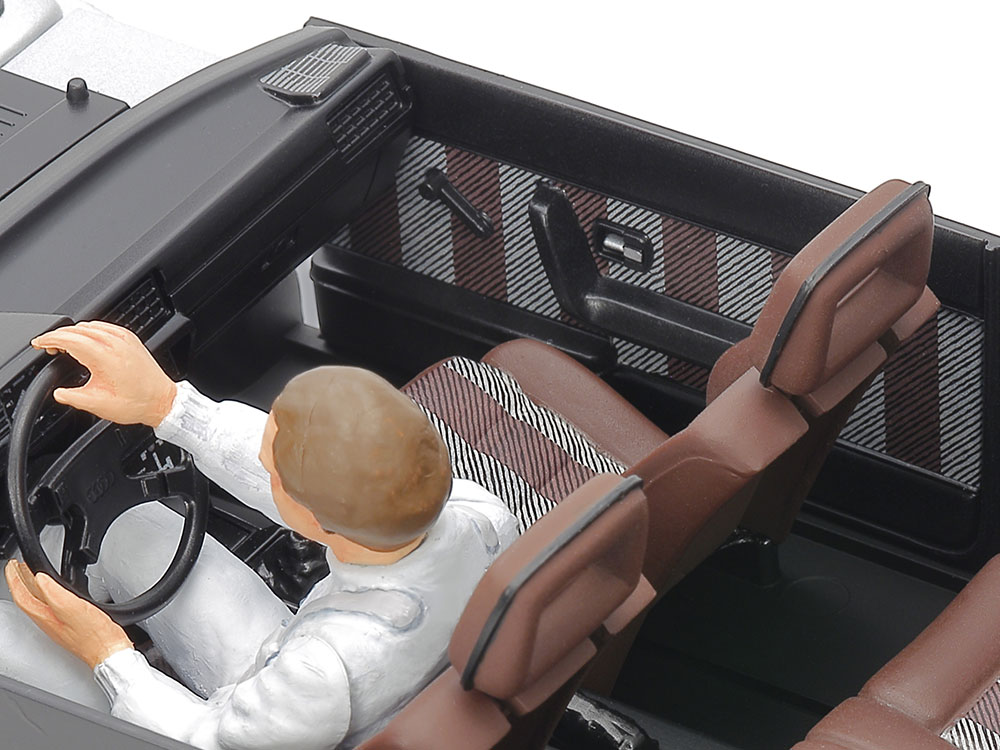 Tamiya-24031-3-Audi-quattro-Urquattro-Cockpit