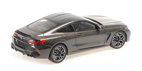 minichamps-110029022-4-BMW-M8-Competition-Coupé-2020-grey-metallic-Auspuffanlage