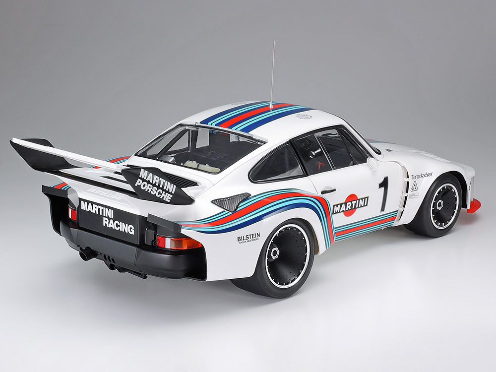 tamiya-12057-9-Martini-Racing-Porsche-935-Markenweltmeister-1976-Turbomonster