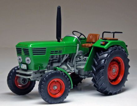 weisetoys-1040-1-Deutz-D4006-grüner-Traktor