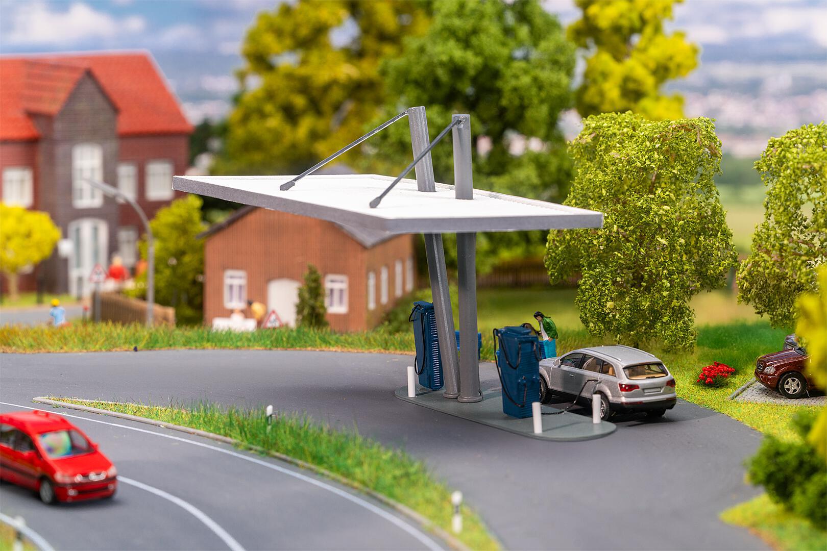 faller-130153-1-E-Tankstelle-Ladesäulen-Elektromobilität-Modellbahnanlage faller-130153-1-E-Tankstelle-Ladesäulen-Elektromobilität-Modellbahnanlage