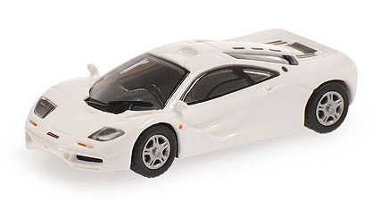 minichamps-870133822-McLaren-F1-Roadcar-Shorttail-weiß-Bernd-Pietschesrieder