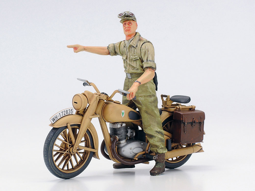 tamiya-25208-4-Panzerkampfwagen-IV-Ausf-F-DKW-Motorrad-Nord-Afrika-DKW-Motorrad