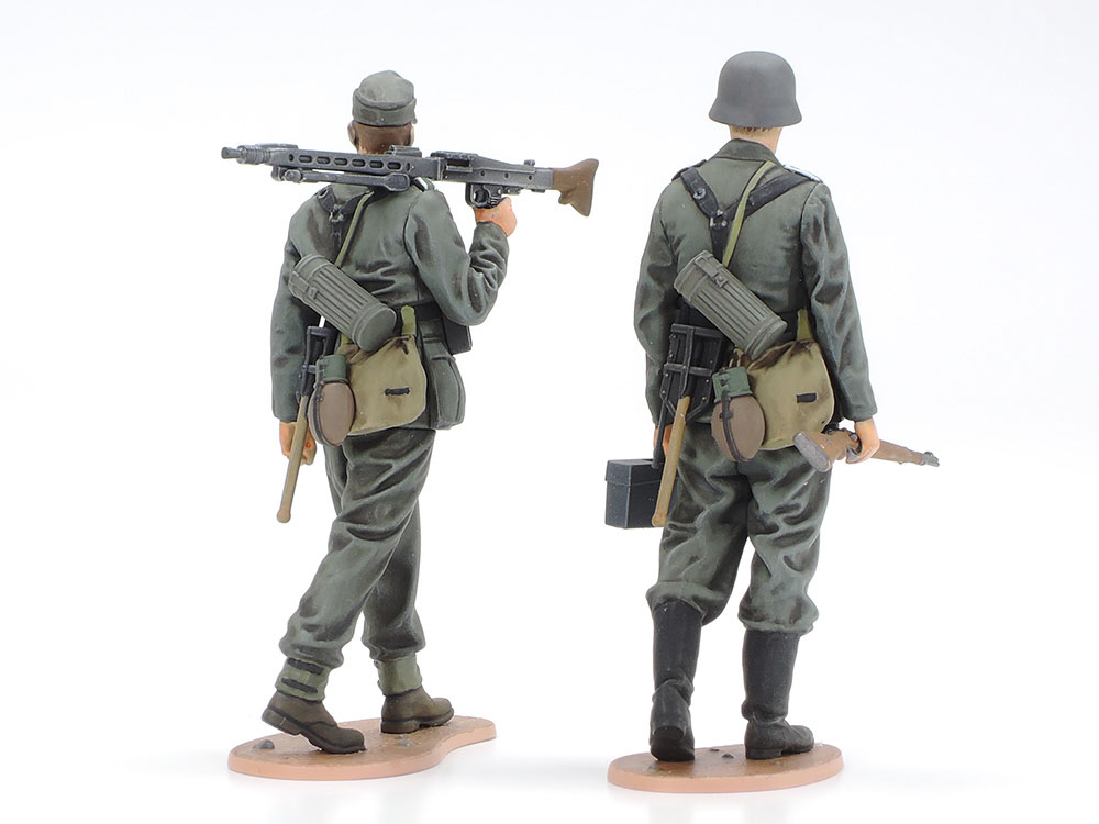 tamiya-35377-5-Deutsche-Sd-Kfz-2-NSU-Kettenkraftrad-mit-drei-Figuren