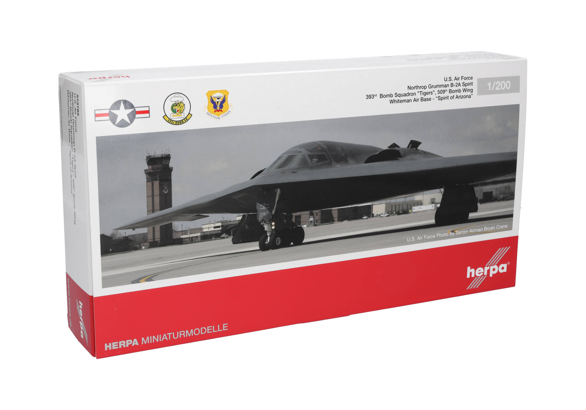 Herpa-573795-3-US-Air-Force-Northrop-Grumman-B-2A-Spirit-393rd-Bomb-Squadron-Tigers-Whiteman-Air-Base-Spirit-of-Arizona