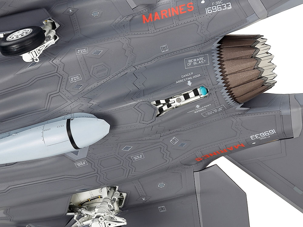 tamiya-61127-8-Lockheed-Martin-F-35C-Lightning-II-Plastikmodellbausatz