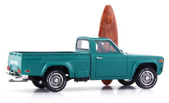 autocult-08012-2-Mazda-Rotary-Wankel-Pick-up-Prototyp-mit-Surfbrett-türkis autocult-08012-2-Mazda-Rotary-Wankel-Pick-up-Prototyp-mit-Surfbrett-türkis