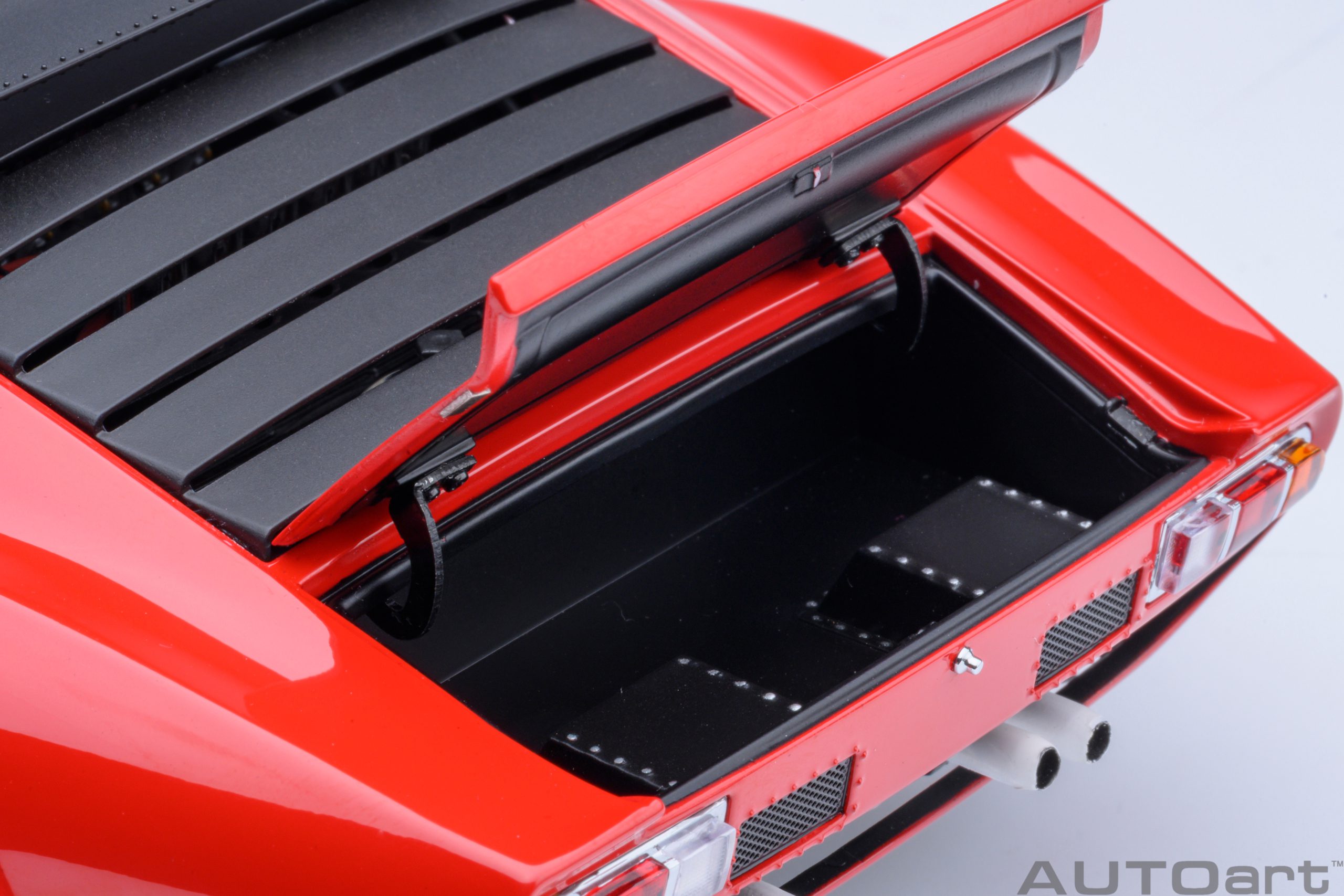 autoart-79171-6-Lamborghini-Miura-SVR-JOTA-rosso-rot-Stauraum