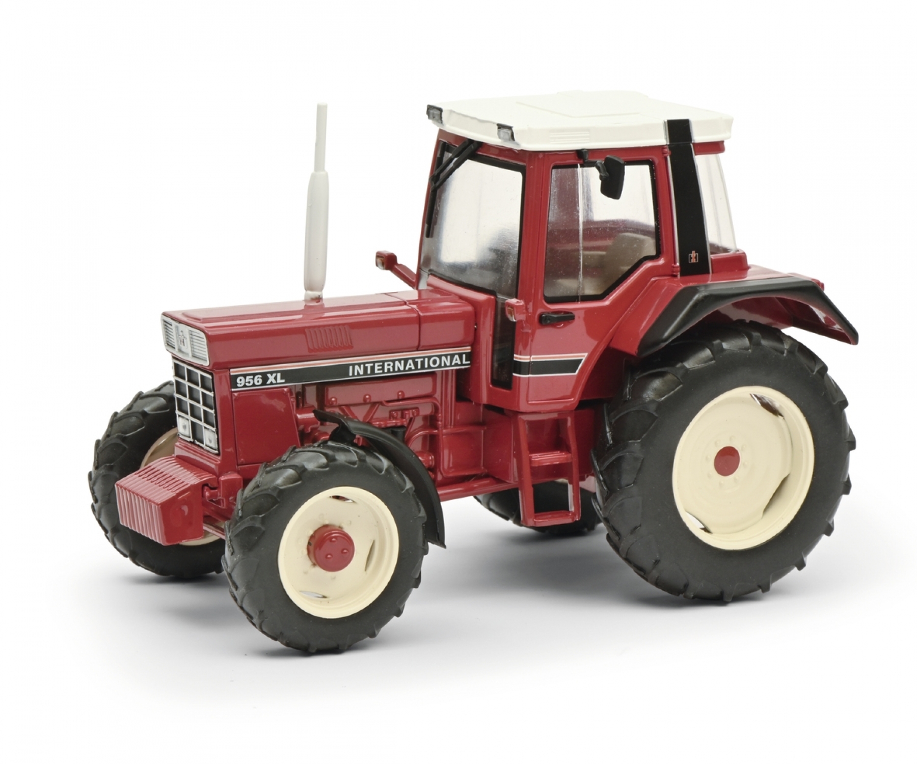 schuco-450787800-International-956-XL-Traktor-rot-Landwirtschaft