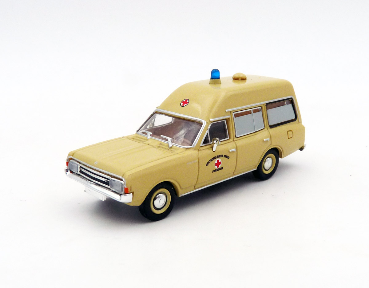 brekina-20670-1-Opel-Rekord-C-Caravan-Miesen-Krankenwagen-Deutsches-Rotes-Kreuz-vorne