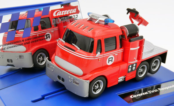 carrera-200308619-First-Responder-Feuerwehr-LKW