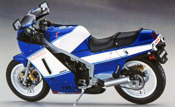 hasegawa-21739-2-Suzuki-RG400Γ-late-version-blue-white-color-w-under-cowl-1986-Gamma