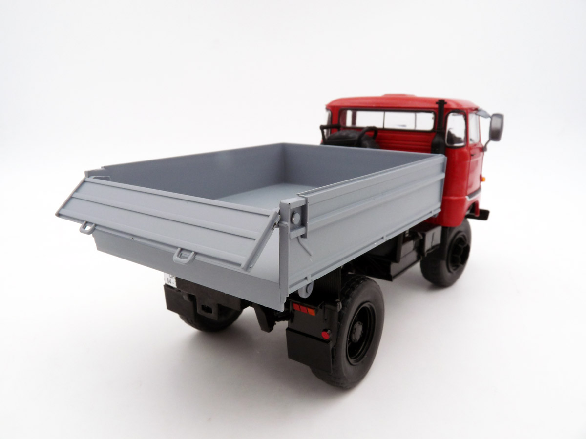 Schuco-32U00002-5-IFA-W50-Kipper-rot-grau-DDR-LKW-VEB-Industrieverband-Fahrzeugbau-Ludwigsfelde