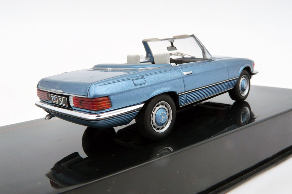 ixo-CLC458N22-2-Mercedes-Benz-280-SL-R107-blau-metallic-1979