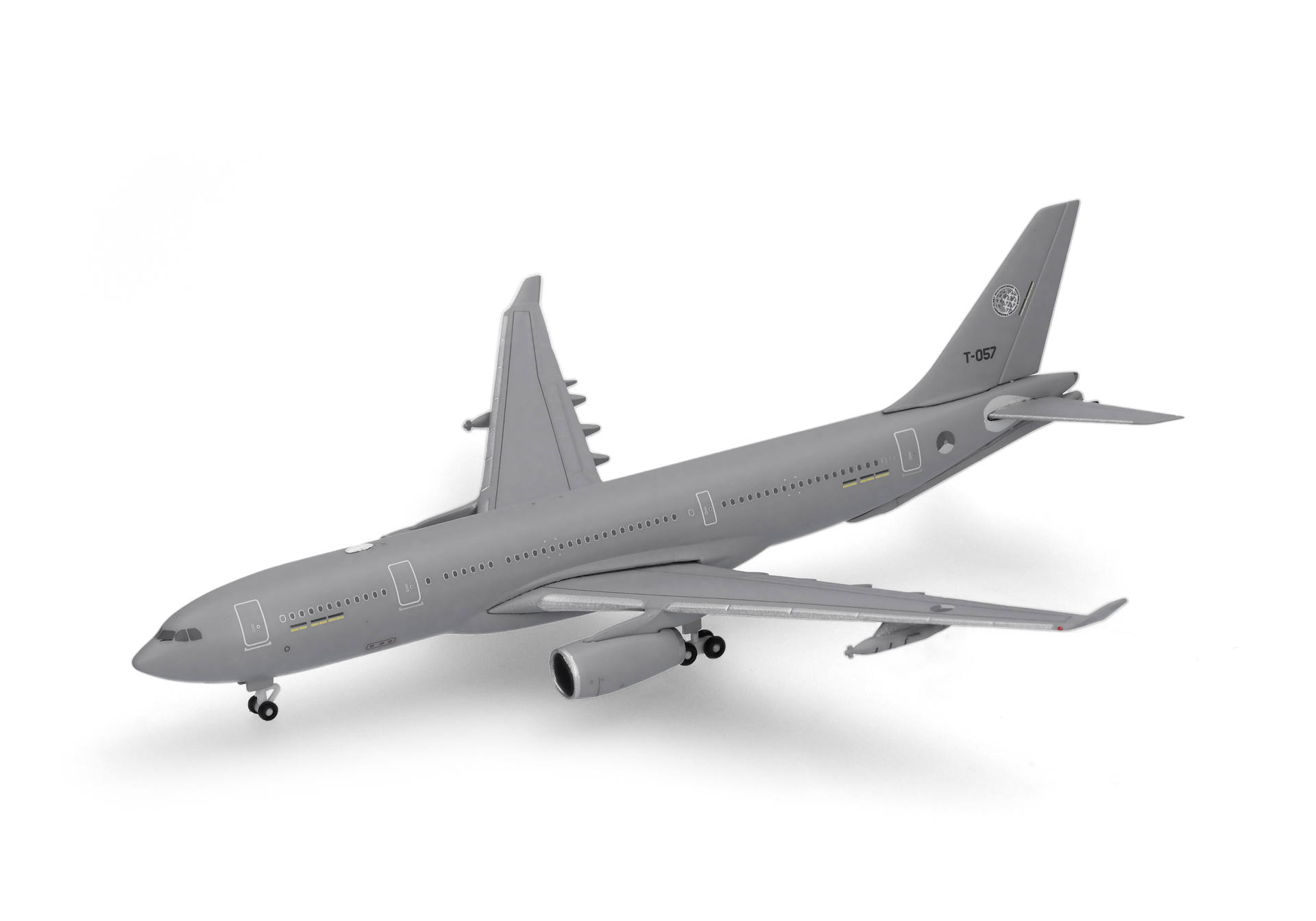 Herpa-539166-1-NATO-Multinational-Multirole-Tanker-Unit-Airbus-A330-MRTT-Eindhoven-Air-Base-Reg-T-057-vorne