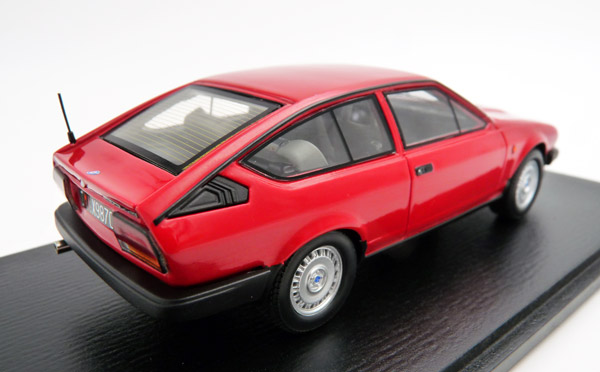 spark-S9047-2-Alfa-Romeo-GTV6-1980-rot