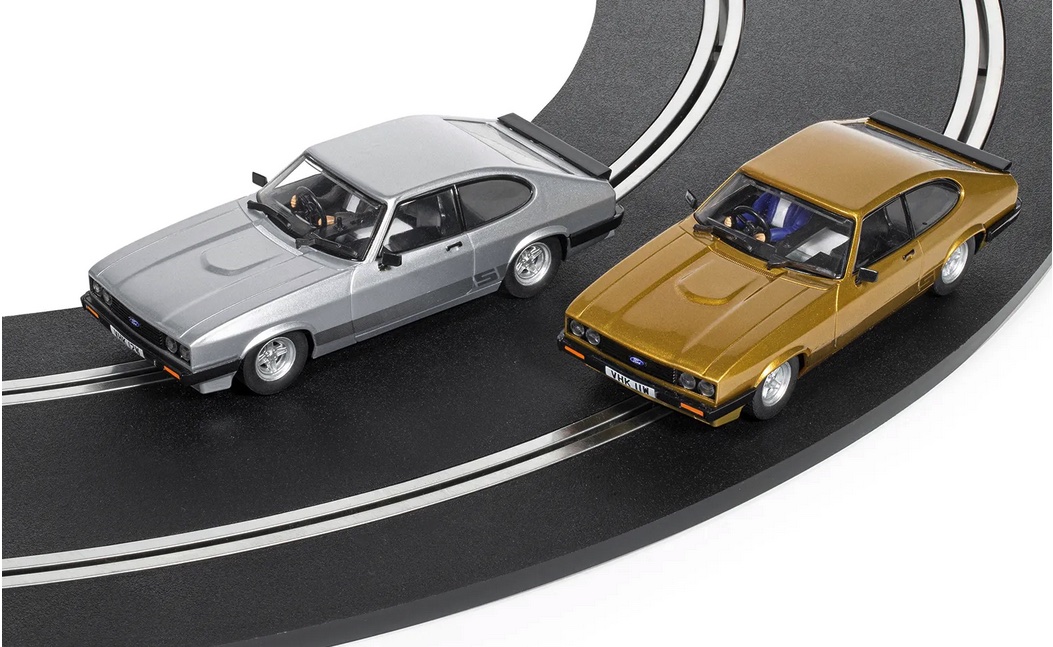 Scalextric-C4642-2-The-Professionals-Ford-Capri-Mk-III-twin-pack-Doppelset-on-track