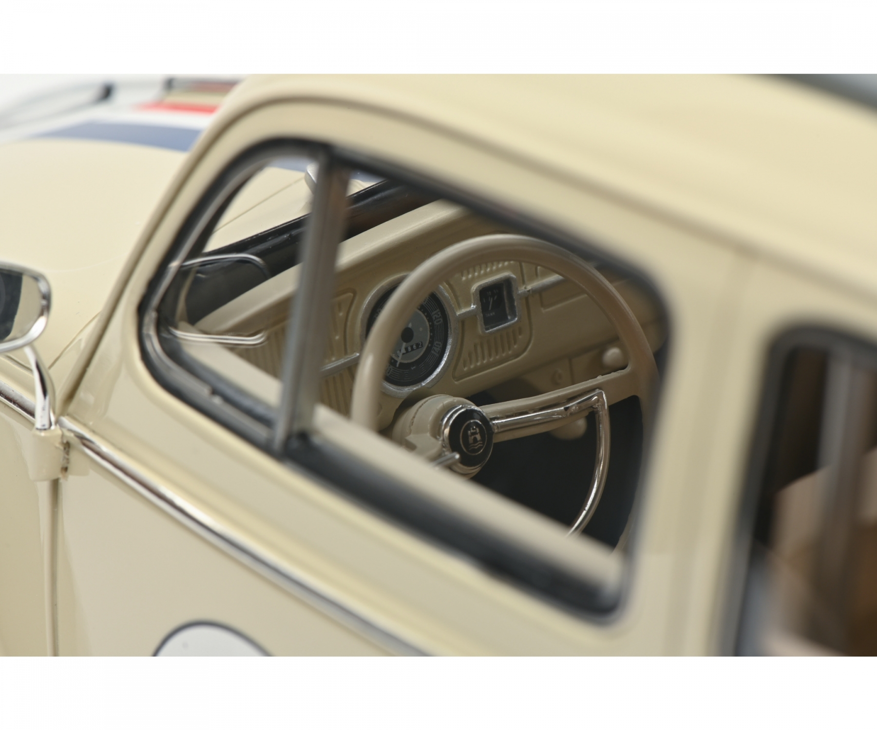 schuco-450046200-3-VW-Käfer-Rallye-53-Filmstar-Outfit-Armaturen schuco-450046200-3-VW-Käfer-Rallye-53-Filmstar-Outfit-Armaturen