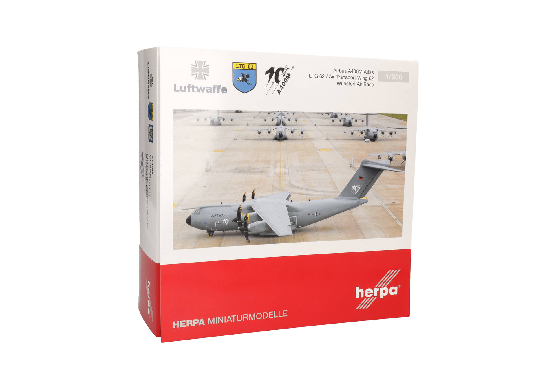 Herpa-573788-3-Luftwaffe-Airbus-A400M-Atlas-LTG-62-Wunstorf-Air-Base-54-01-10-Jahre