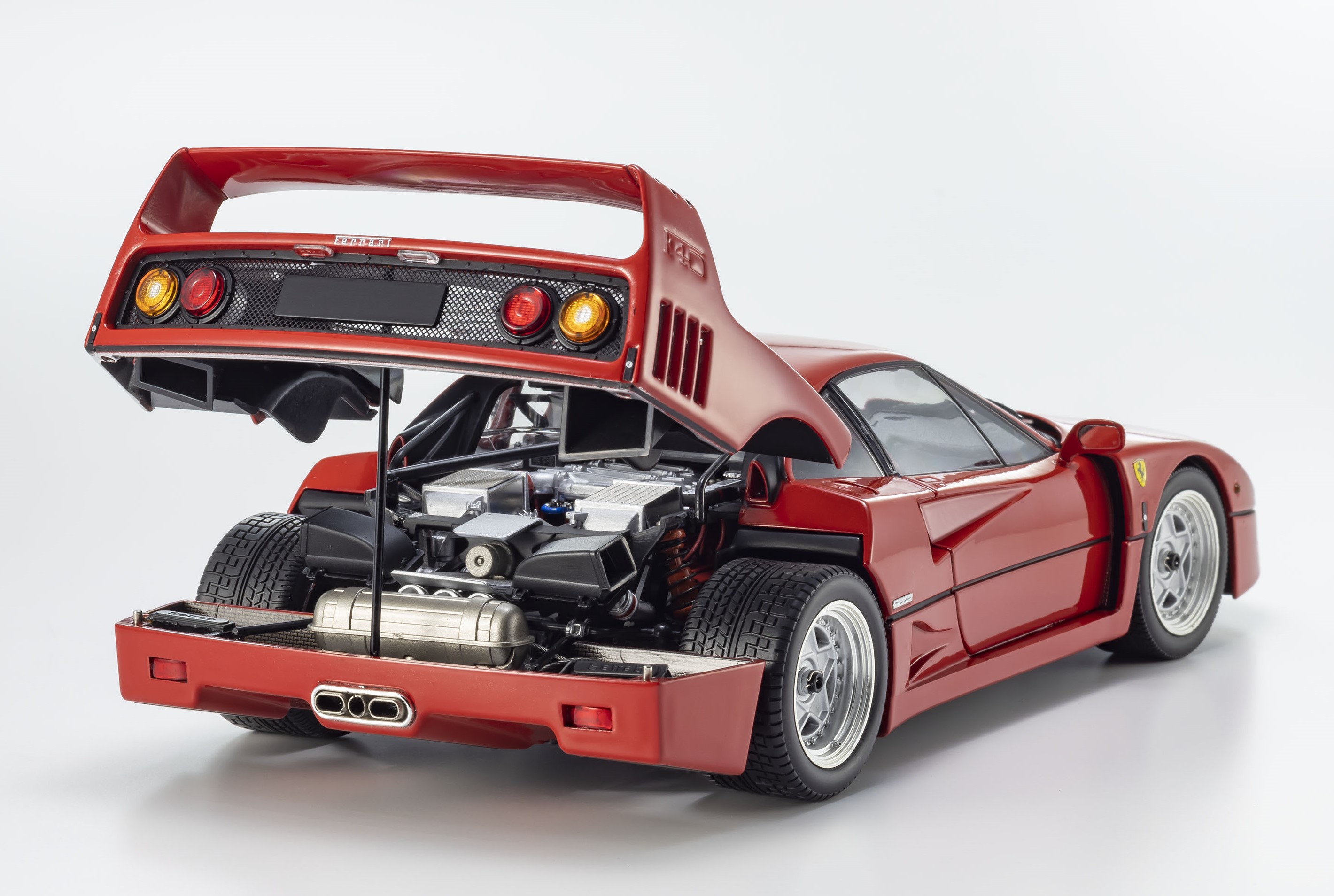 kyosho-08416R-2-Ferrari-F40-1989-Straßenversion-rosso-rot-Enzo-Maranello-Motor-Turbo
