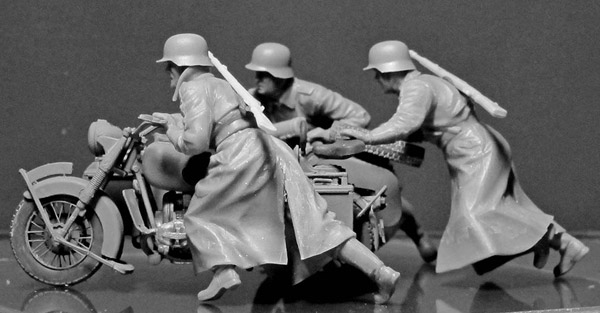 master-box-MB35178-2-Deutsche-Kradschützen-mit-BMW-R75-Wehrmachtsgespann master-box-MB35178-2-Deutsche-Kradschützen-mit-BMW-R75-Wehrmachtsgespann