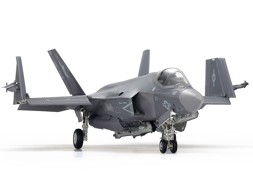tamiya-61127-4-Lockheed-Martin-F-35C-Lightning-II-Plastikmodellbausatz