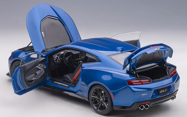 autoart-71209-5-Chevrolet-Camaro-ZL1-hyper-blue-metallic
